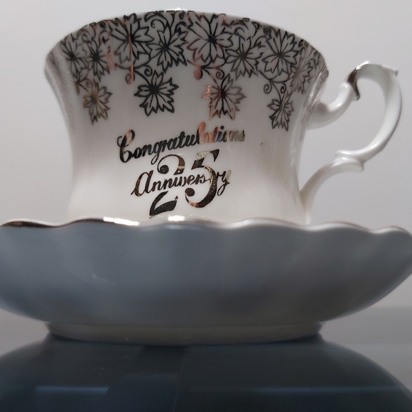 Royal Albert's 25th anniversary teacup and saucer - Picture 3 of 5